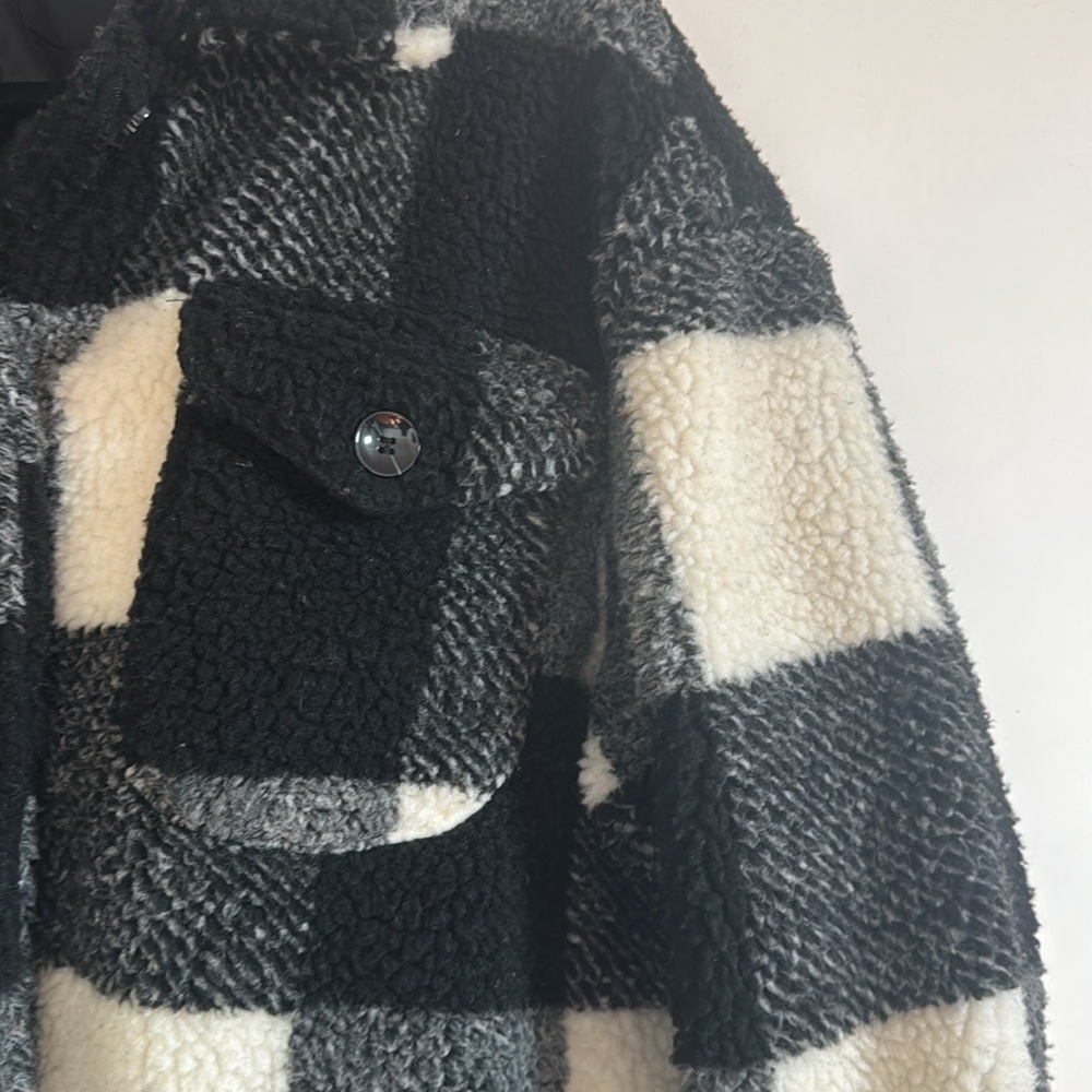 Thick Black and cream Plaid Sherpa Jacket size L - Picture 3 of 4